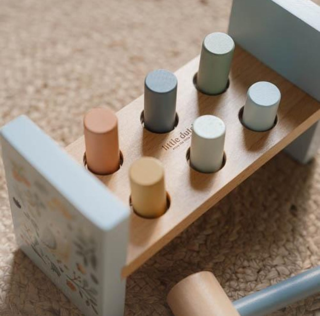 Banc à marteler en bois